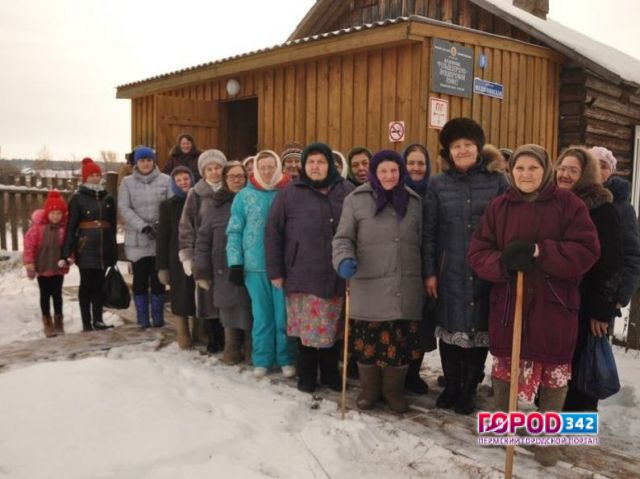 В Прикамье бабушки встали на защиту деревенского медпункта