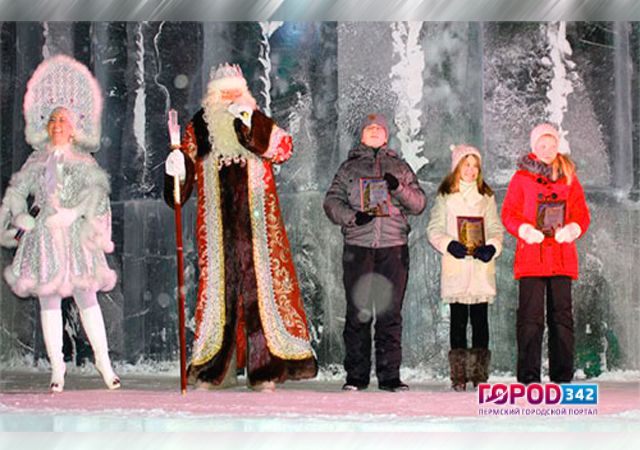 Три пермских школьника зажгли огни на главной новогодней елке города