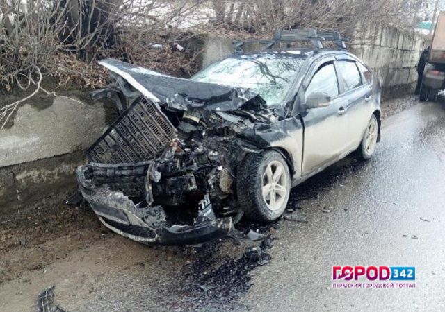 В Прикамье грузовик вылетел на «встречку» и столкнулся с Ford Focus. Есть пострадавшие